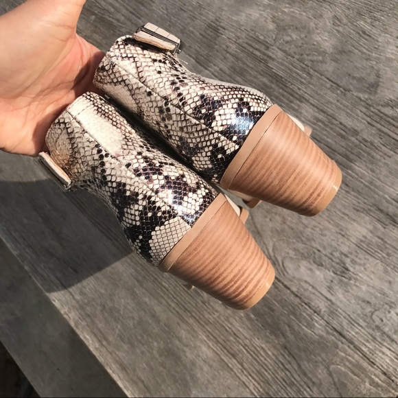 🆕BEIGE POINTED TOE CHUNKY HEEL SNEAK SKIN BOOTIES - Picture 5 of 7